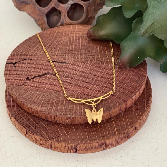 Stunning Vintage 1990’s Gold Butterfly Necklace - Picture 3 of 6
